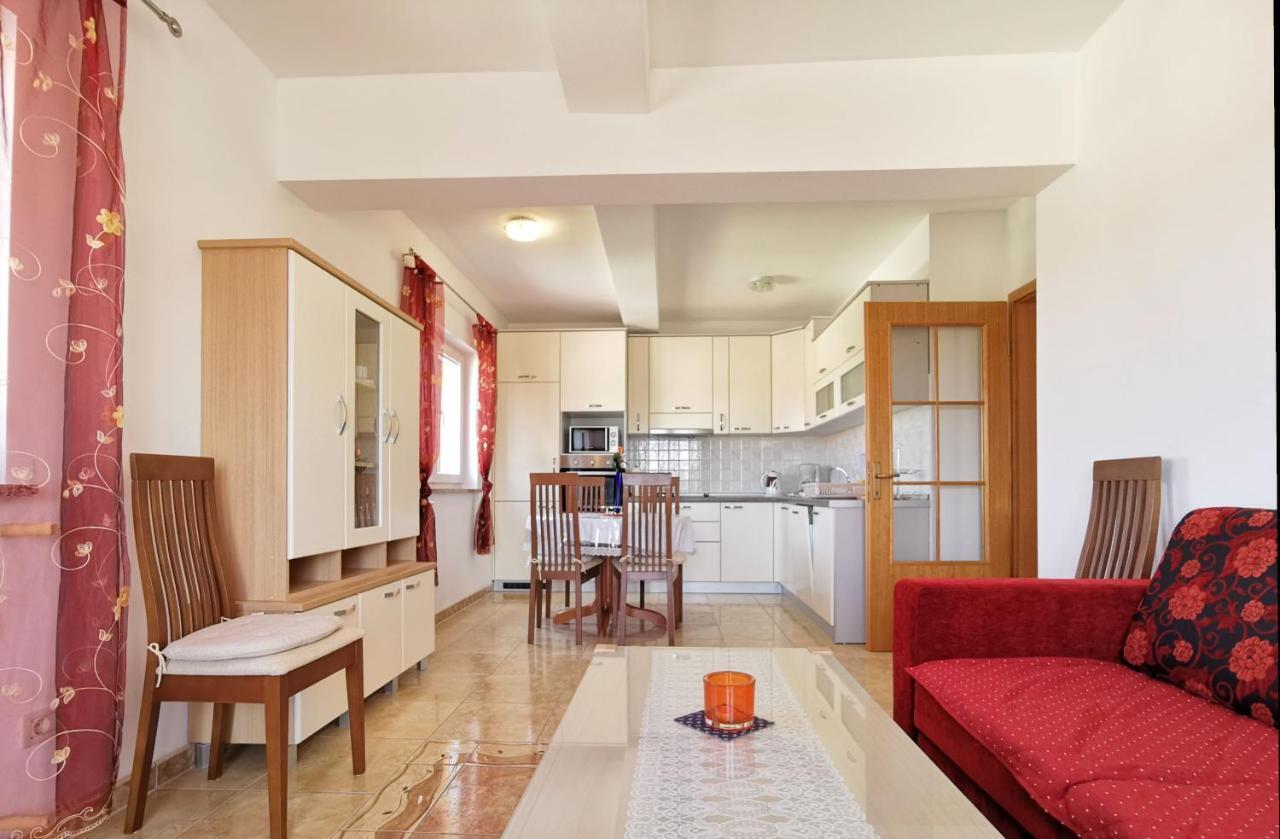 Apartments Kaja By Rent Istria Kaštel Exterior foto